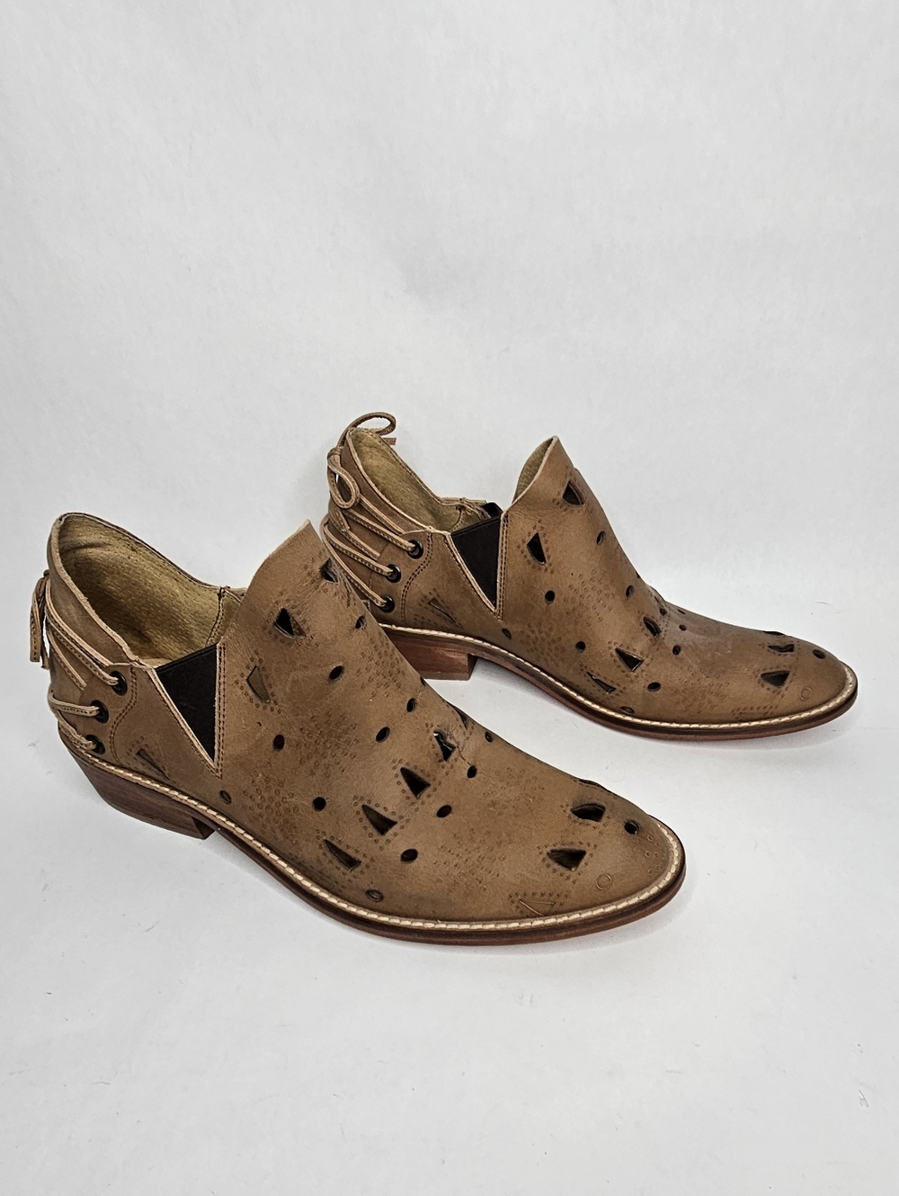 Musse & Cloud "Coolise" laser-cut leather ankle booties 10 - Picture 2 of 13